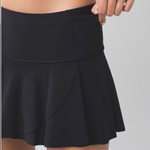 Lululemon Hit Your Stride skirt with built in shorts Black size 6